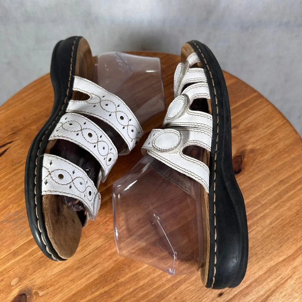 Clarks Slide Sandals Women 7.5 White Leather Good Triple Strap Adjustable Boho